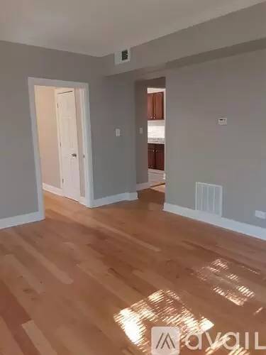 Main picture of 1116 W 90th St