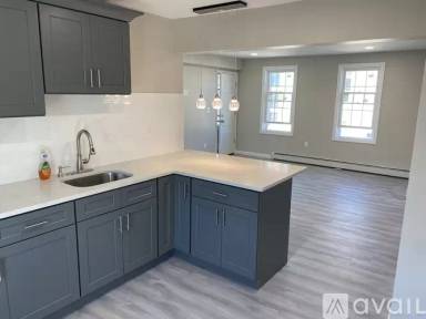 Main picture of 5 Temple St