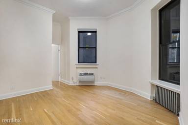 Main picture of 210 E 83rd St