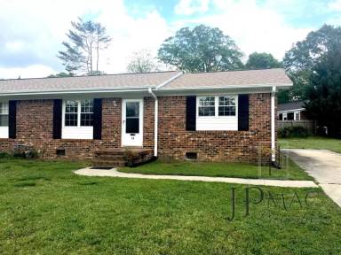 Main picture of 14 Dickens Ln