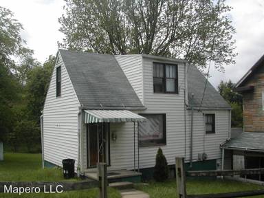 Main picture of 69 1/2 W Wilson St