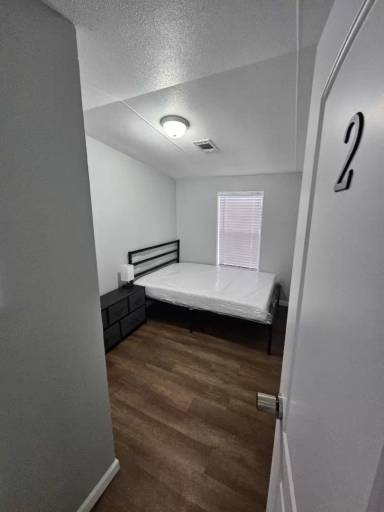Main picture of 8144 Hewitt St