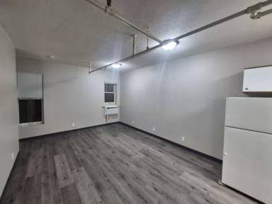Main picture of 301 N Riverfront Dr