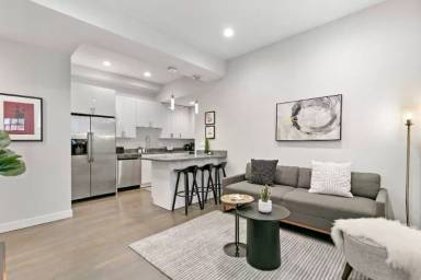 Main picture of 2151 E Division St