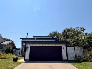 Main picture of 1014 S Quincy Ave