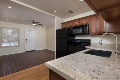 Main picture of 1646 E Indianola Ave