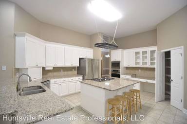 Main picture of 100 Overton Rd