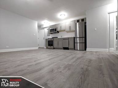 Main picture of 7710 N Sheridan Rd