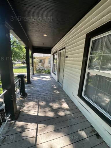 Main picture of 1435 S Main St
