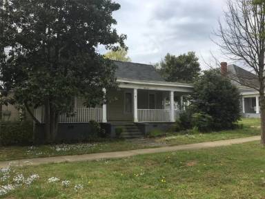 Main picture of 614 W Solomon St