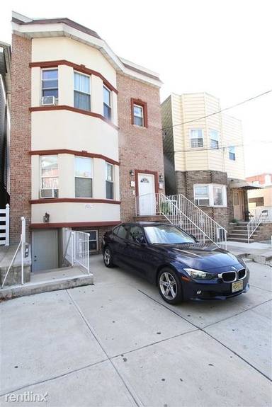 Main picture of 717 16th St