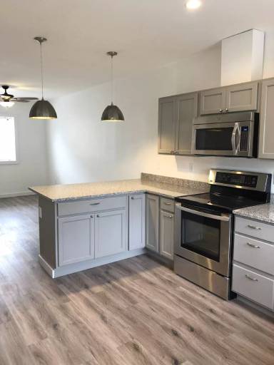 Main picture of 451 S Main St
