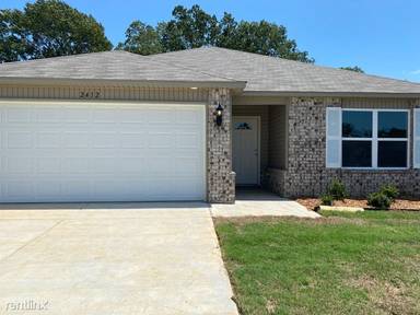 Main picture of 2405 Vivian Dr