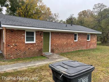 Main picture of 2200 SW Main St