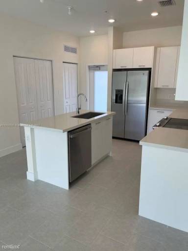 Main picture of 8167 NW 41st St