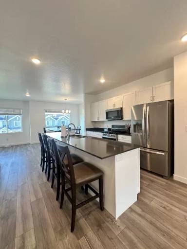 Main picture of 1089 E Waterway Ln