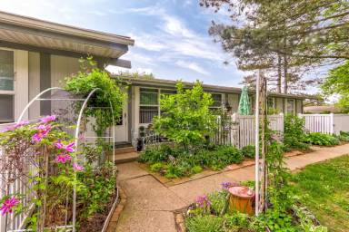 Main picture of 900 Dawn Ct