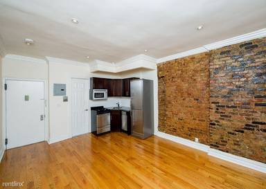 Main picture of 240 E 75th St