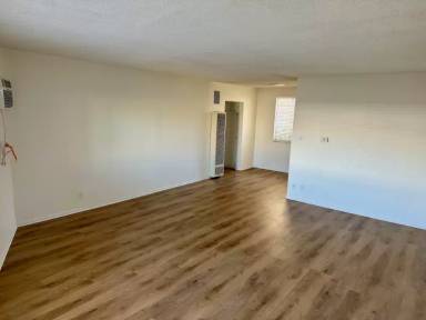 Main picture of 18546 Clark St