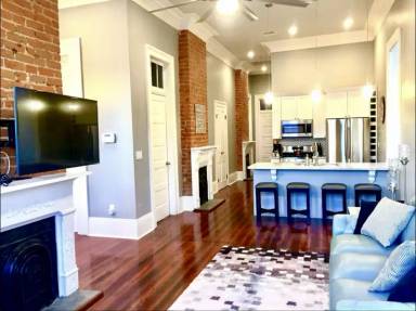Main picture of 1355 Columbus St