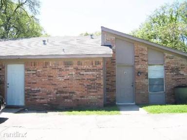 Main picture of 2700 Sprucewood St