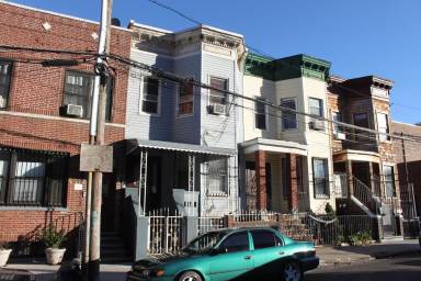 Main picture of 2492 Bathgate Ave