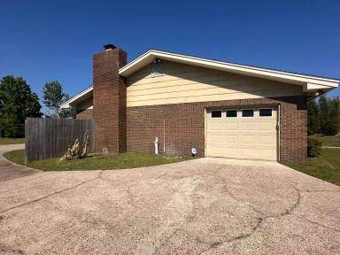 Main picture of 618 Gabriel St