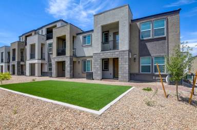 Main picture of 5728 Crenellated St