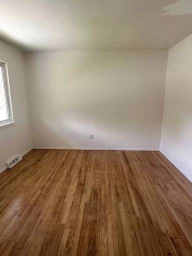 Main picture of 14513 Kingsford Ave