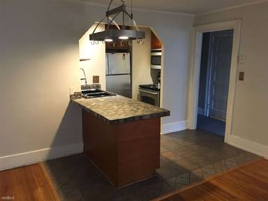 Main picture of 526 W 7th St