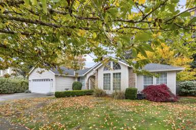 Main picture of 2981 NE Beech Dr