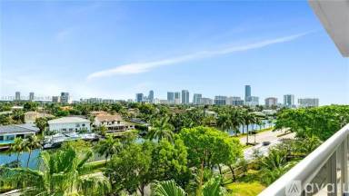 Main picture of 3600 Yacht Club Dr