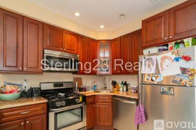 Main picture of 32 07 Broadway