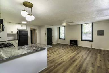 Main picture of 1038 N Negley Ave