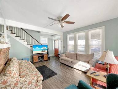 Main picture of 202 S College Ave