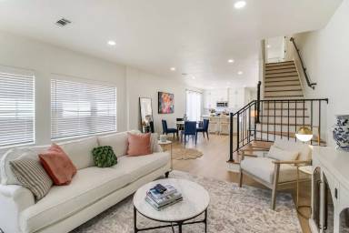 Main picture of 1017 W 9th Ave