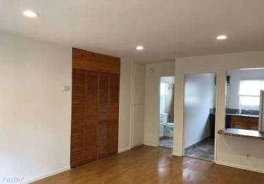 Main picture of 5855 Carlton Way