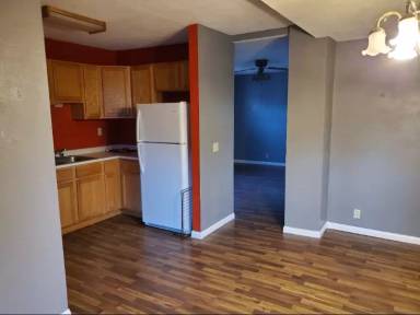 Main picture of 618 W 6th St