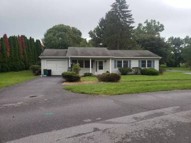 Main picture of 339 Stonegate Cir S