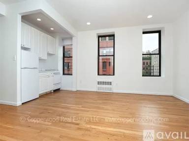 Main picture of 1592 1st Ave