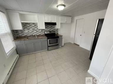 Main picture of 664 E Main St