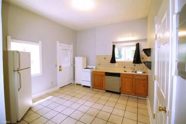 Main picture of 86 1/2 E Duncan St