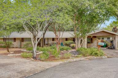 Main picture of 8603 Derringer St