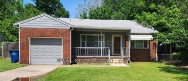 Main picture of 4009 E 27th St