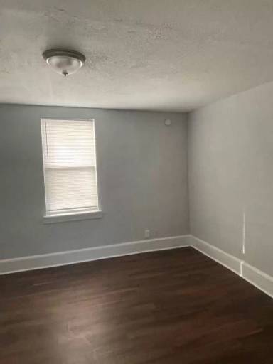 Main picture of 1572 W 24th St