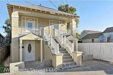 Main picture of 1562 1/2 N Rocheblave St