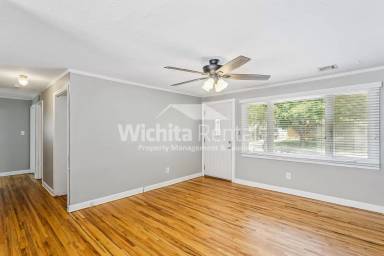 Main picture of 4536 S Glenn Ave
