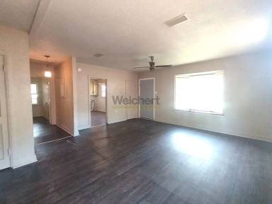 Main picture of 645 N 6th St