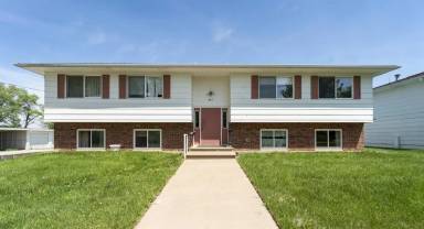 Main picture of 307 E 2nd St