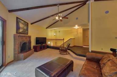 Main picture of 1515 207th Pl NE